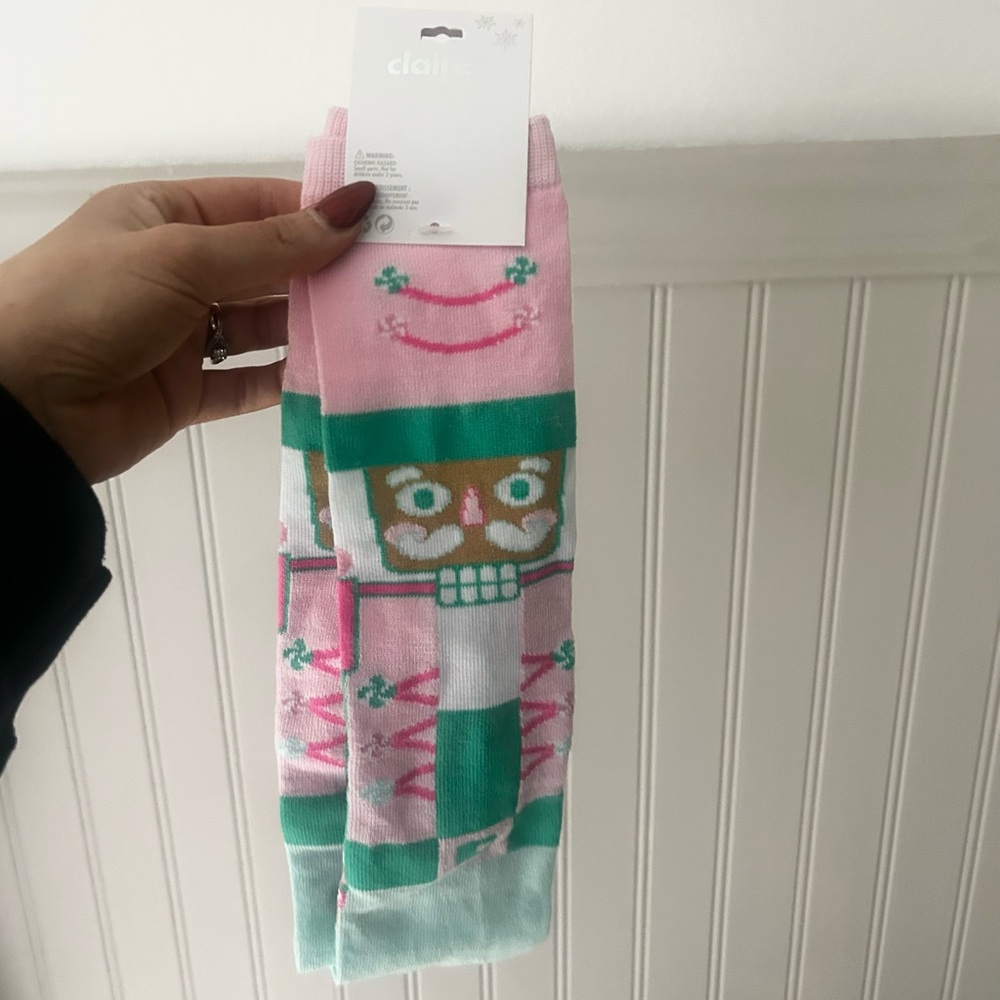 ⭐️ NEW Claire's Festive Pink and Green Nutcracker High Knee Christmas Socks